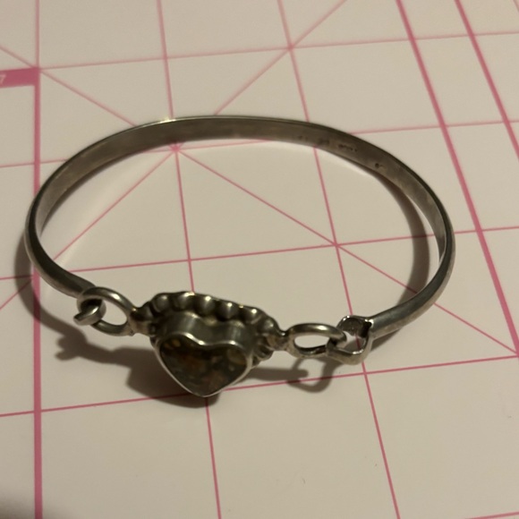 Elegant Silver Heart Bracelet - Picture 2 of 7